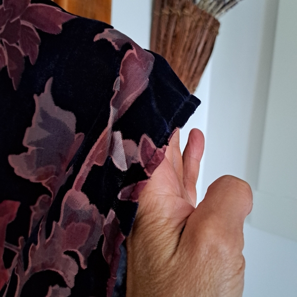 Velour Kimono - Picture 2 of 9